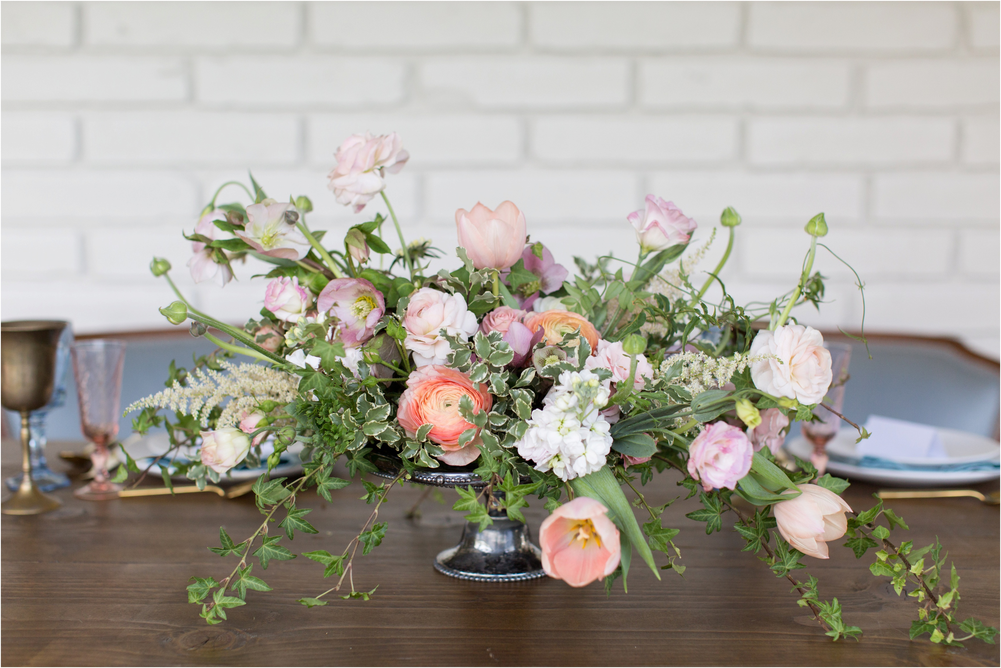floral table top decor - Riane Roberts Photography