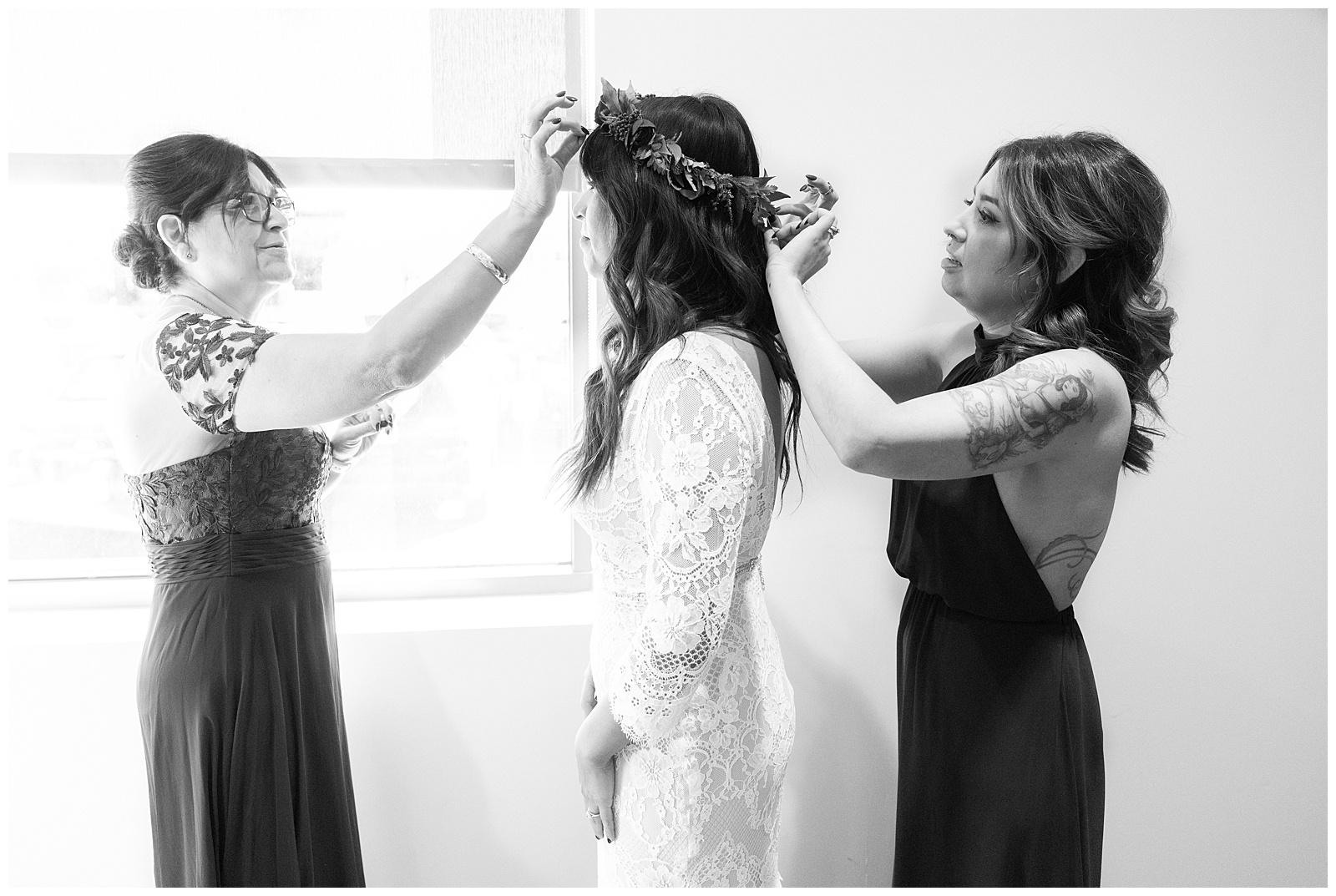 Bride getting ready - Riane roberts photography