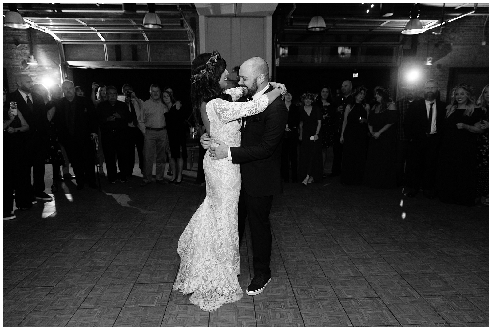 first dance photograph in downtown phoenix by riane roberts